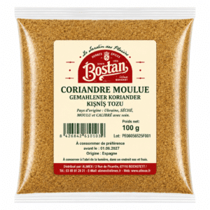 Clear plastic pouch filled with ground coriander, label reads 'Coriandre Moulue' and 100 g net weight, brand Bostan (origins: Espagne).