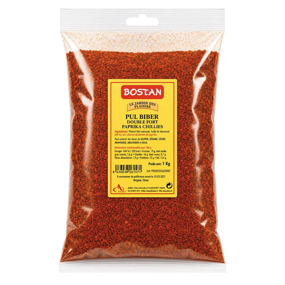 Bag of Bostan Pul Biber Double Fort paprika chili flakes in a clear plastic bag, 1 kg, with a yellow label
