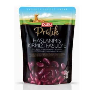 Front of a sealed 400 g bag of Duru Pratik red beans with a blue sky top and countryside illustration (Haşlanmış Kırmızı Fasulye). Translation: red beans in water on label.